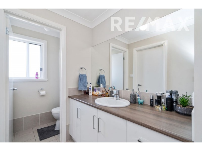 2/80 Messenger Avenue, Boorooma NSW 2650