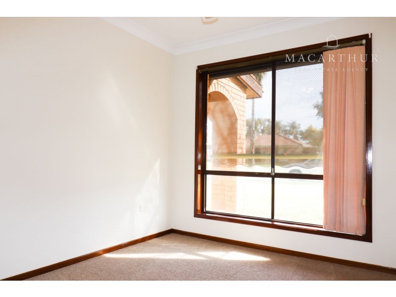 33 Goborra Street, Glenfield Park NSW 2650