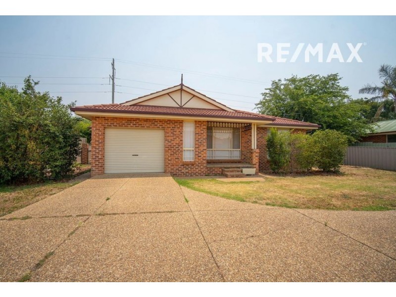 2/8 Malebo Place, Tatton NSW 2650