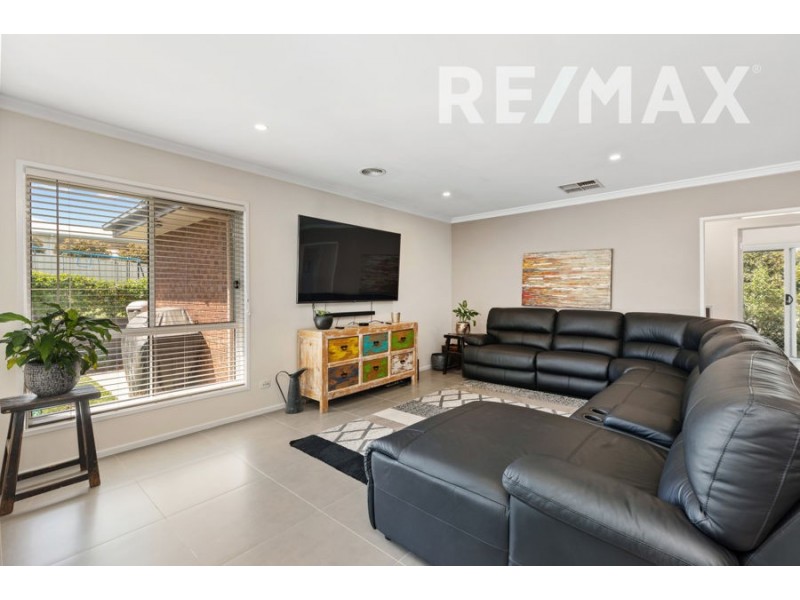 16 Comet Place, Estella NSW 2650