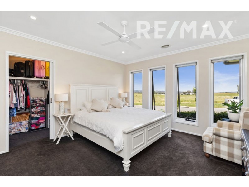 16 Comet Place, Estella NSW 2650