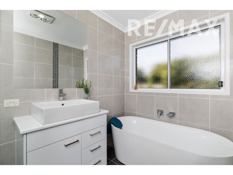 16 Comet Place, Estella NSW 2650