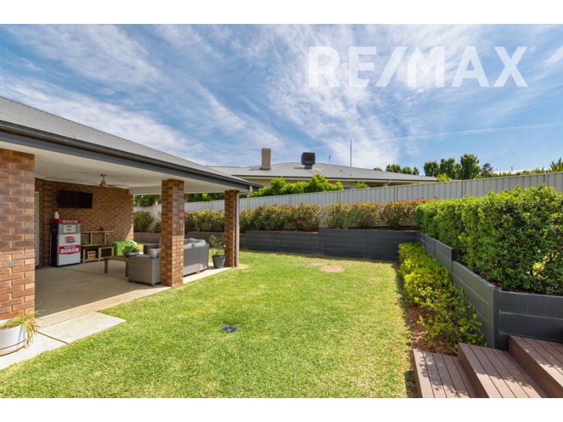 16 Comet Place, Estella NSW 2650