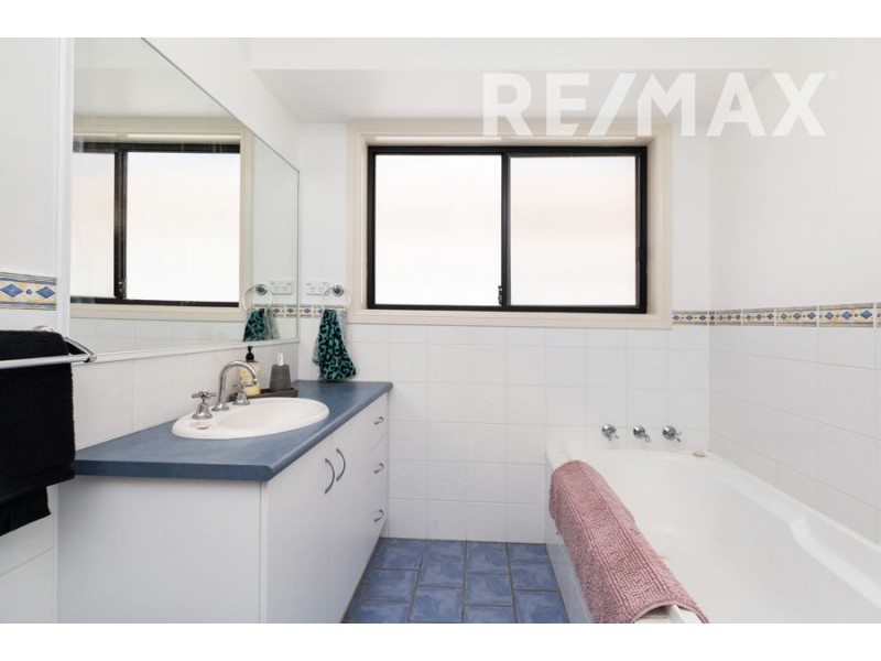 2 Giwang Place, Glenfield Park NSW 2650