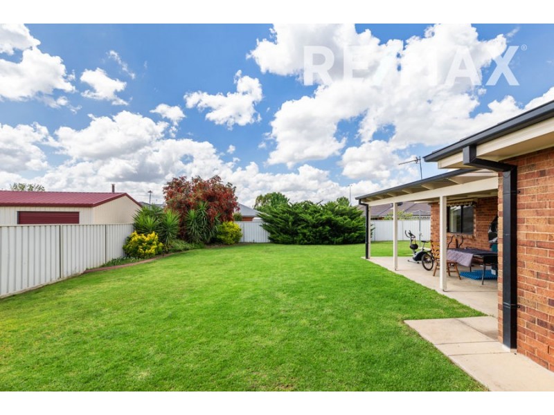 2 Giwang Place, Glenfield Park NSW 2650