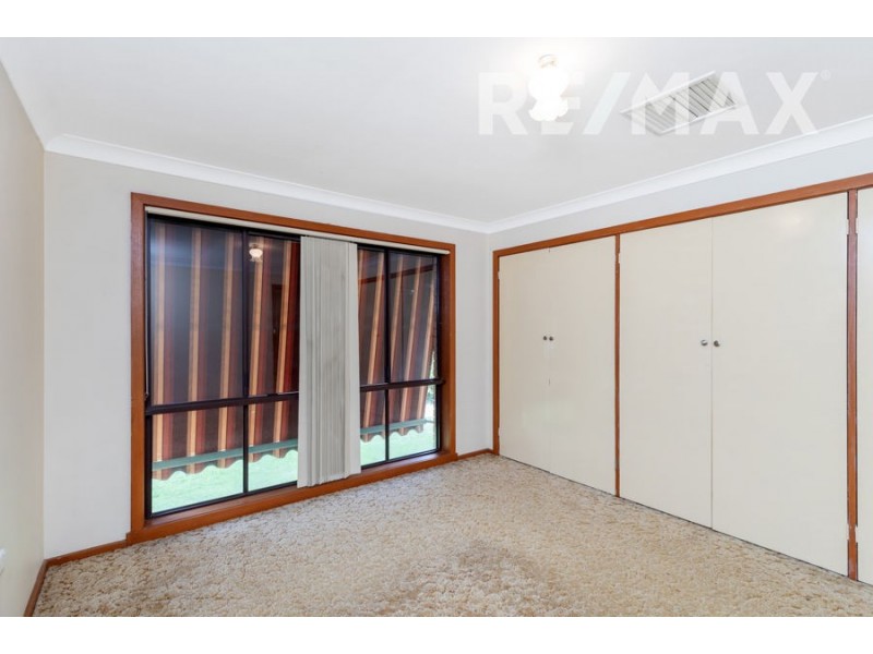 18 Pinaroo Drive, Glenfield Park NSW 2650