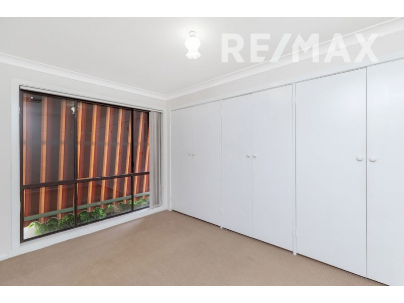 18 Pinaroo Drive, Glenfield Park NSW 2650