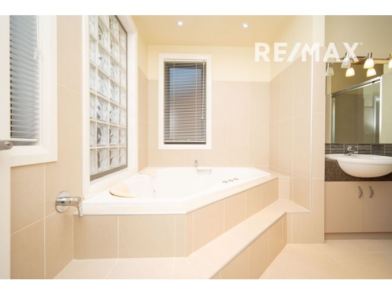 22 Bogong Crescent, Tatton NSW 2650