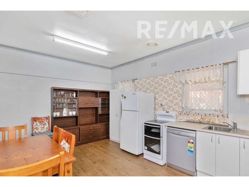 24 Fernleigh Road, Mount Austin NSW 2650