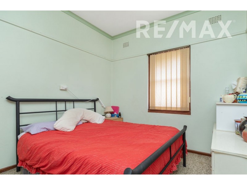 24 Fernleigh Road, Mount Austin NSW 2650