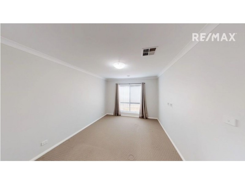 3 Hollows Crescent, Lloyd NSW 2650