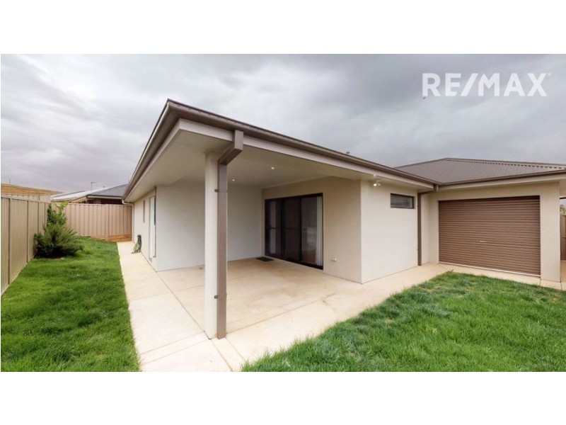 3 Hollows Crescent, Lloyd NSW 2650