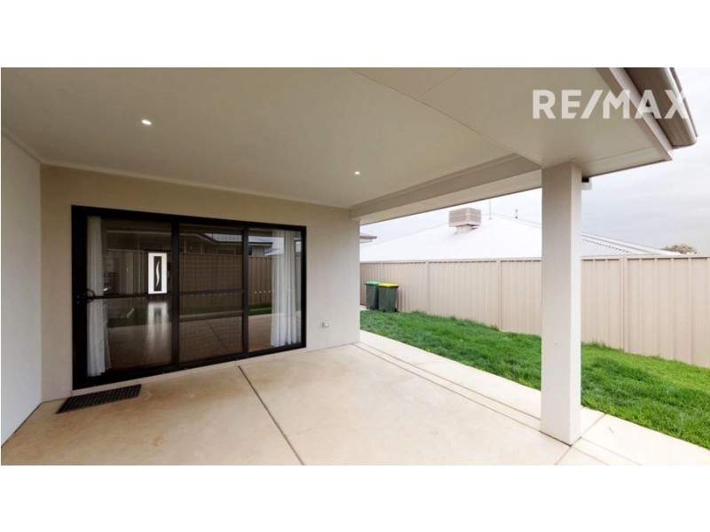 3 Hollows Crescent, Lloyd NSW 2650