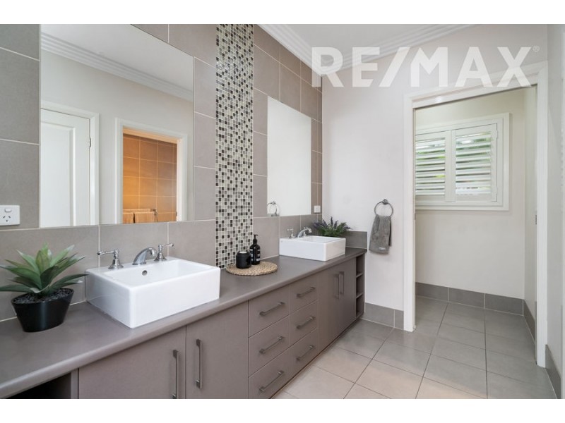 4 Lusher Avenue, Turvey Park NSW 2650