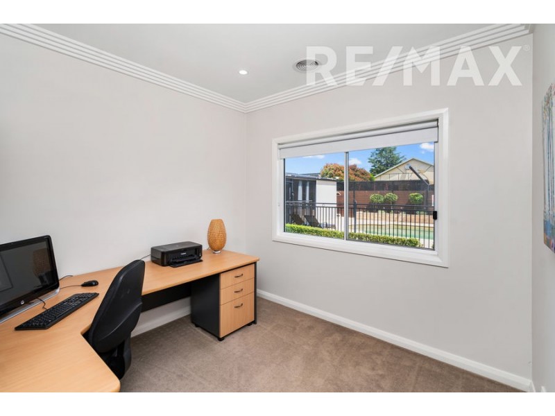 4 Lusher Avenue, Turvey Park NSW 2650