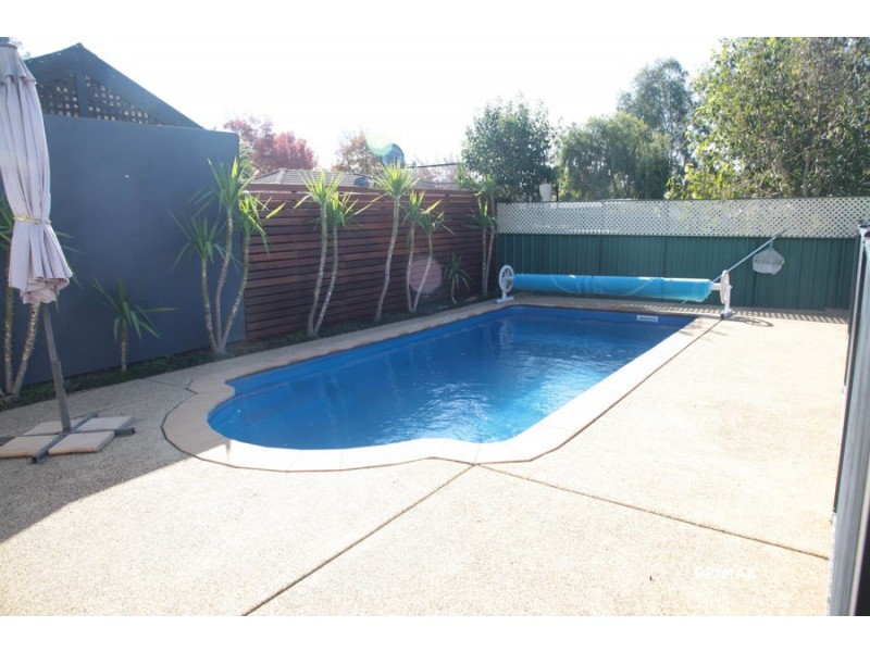 52 Vincent Road, Lake Albert NSW 2650