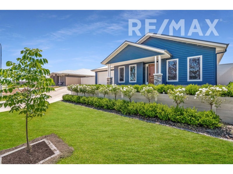 39 Sturrock Drive, Boorooma NSW 2650