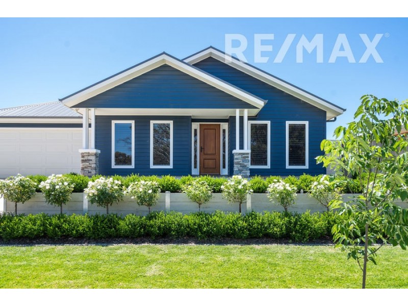 39 Sturrock Drive, Boorooma NSW 2650