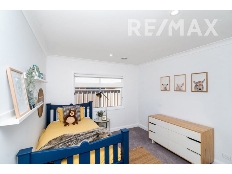 39 Sturrock Drive, Boorooma NSW 2650