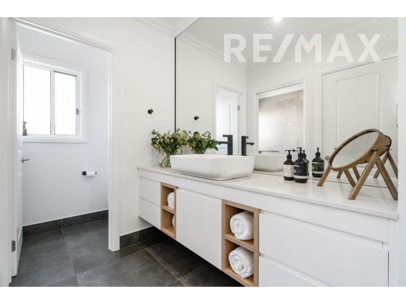 39 Sturrock Drive, Boorooma NSW 2650