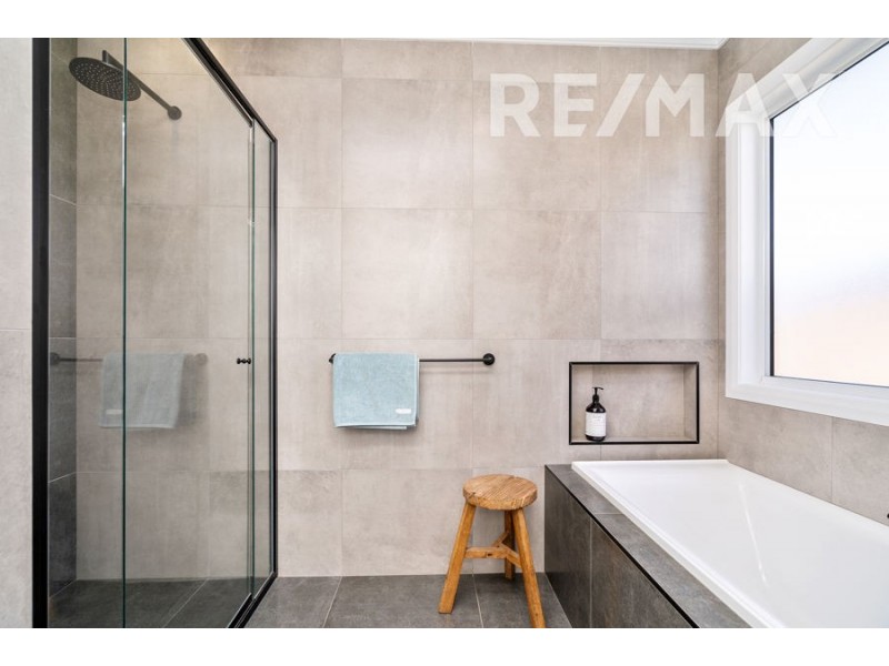 39 Sturrock Drive, Boorooma NSW 2650