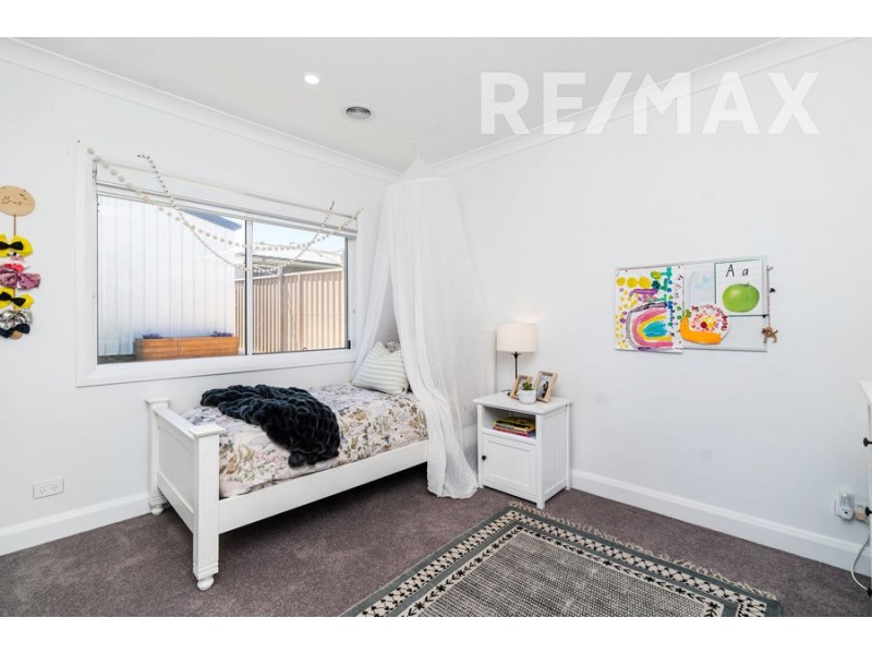 39 Sturrock Drive, Boorooma NSW 2650