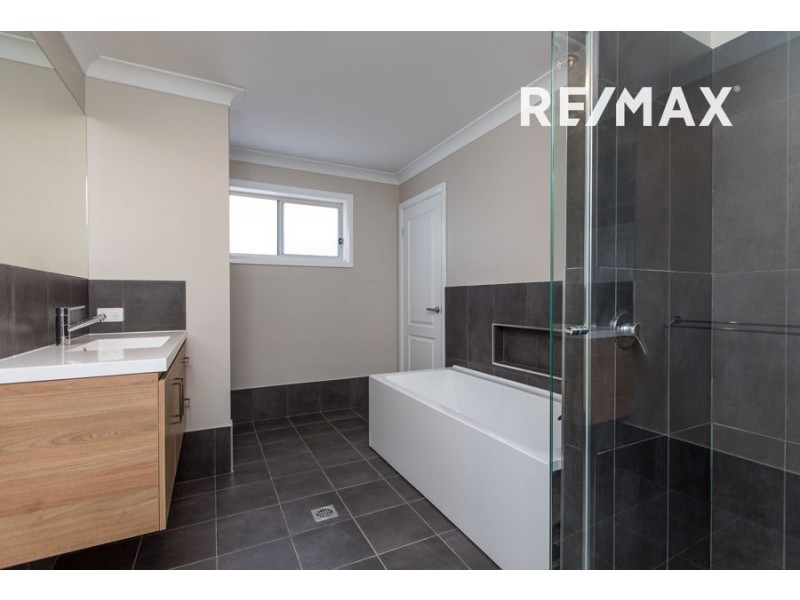 1/15 Muttama Parade, Gobbagombalin NSW 2650