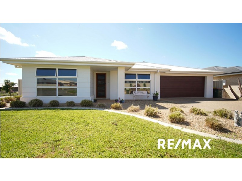 17 Alma Crescent, Estella NSW 2650