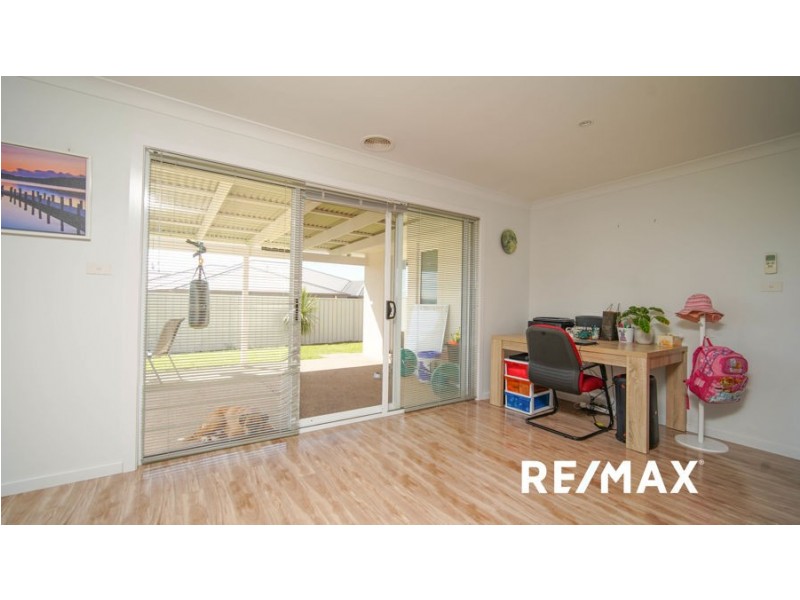 17 Alma Crescent, Estella NSW 2650