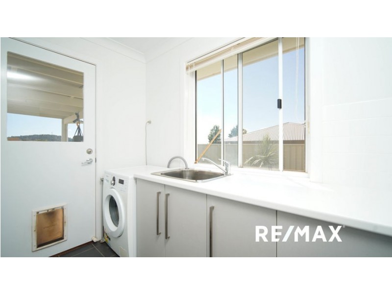 17 Alma Crescent, Estella NSW 2650