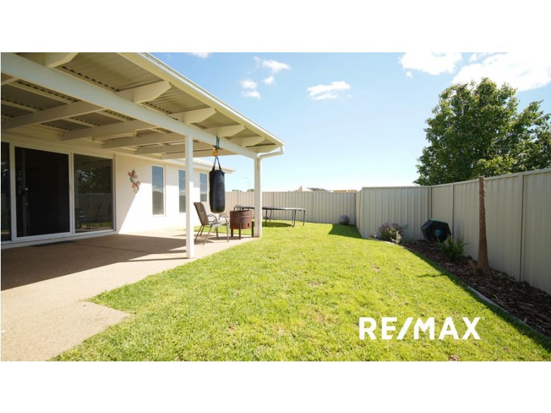 17 Alma Crescent, Estella NSW 2650