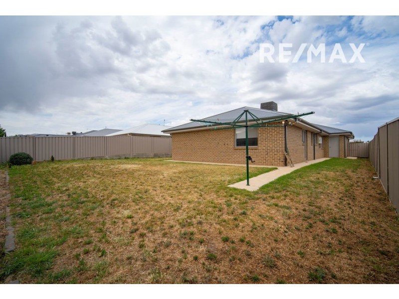 26 Darcy Drive, Boorooma NSW 2650