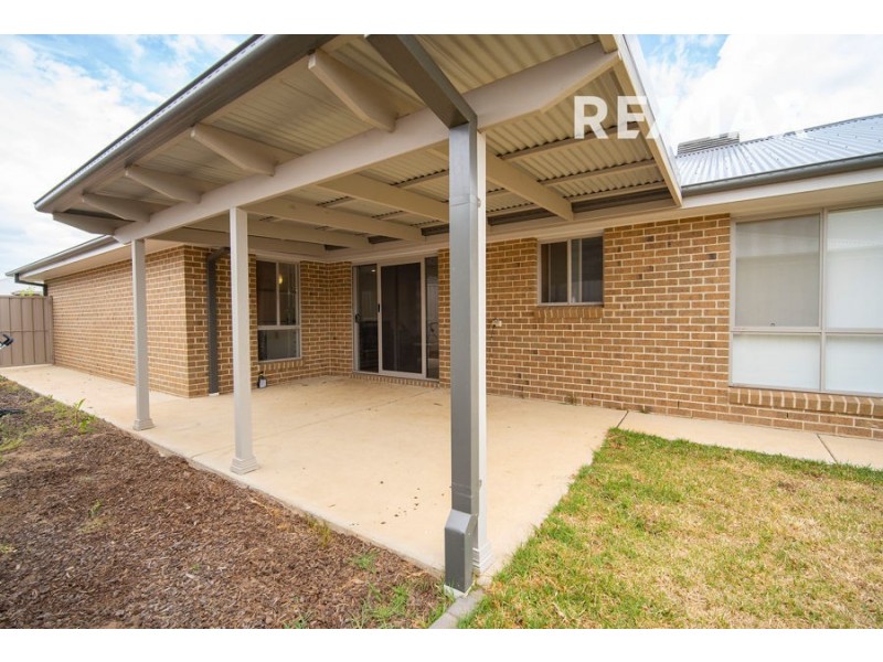 26 Darcy Drive, Boorooma NSW 2650
