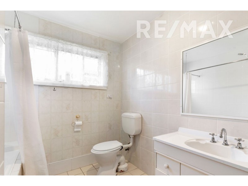 440 Lake Albert Road, Lake Albert NSW 2650