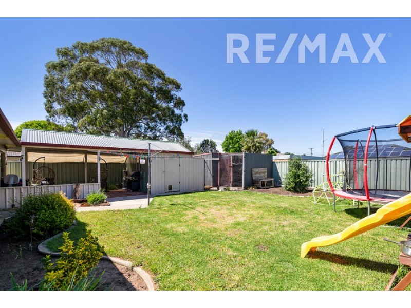 440 Lake Albert Road, Lake Albert NSW 2650