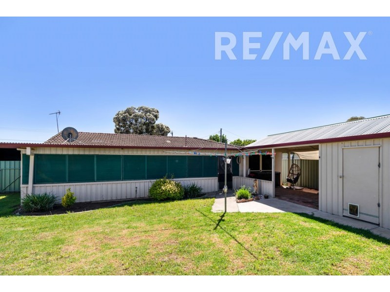 440 Lake Albert Road, Lake Albert NSW 2650