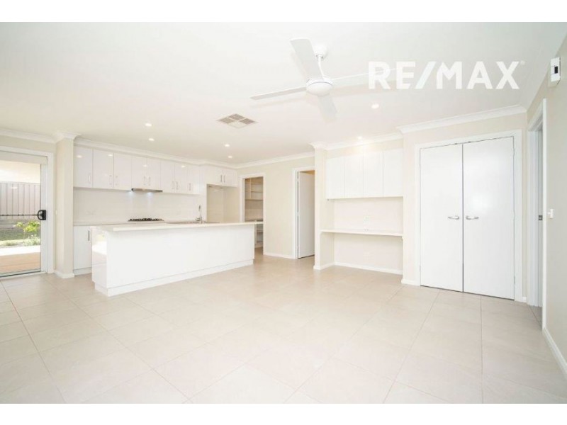 14 Flack Crescent, Boorooma NSW 2650