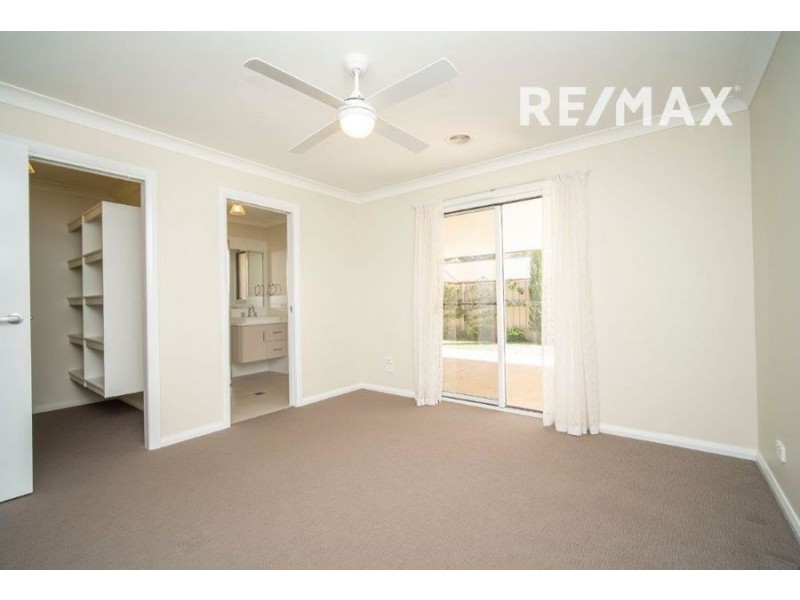 14 Flack Crescent, Boorooma NSW 2650