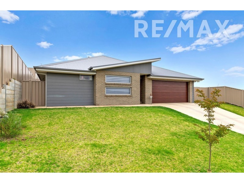 2/2 Exford Loop, Bourkelands NSW 2650