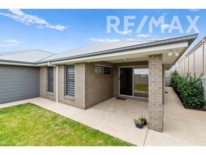 2/2 Exford Loop, Bourkelands NSW 2650