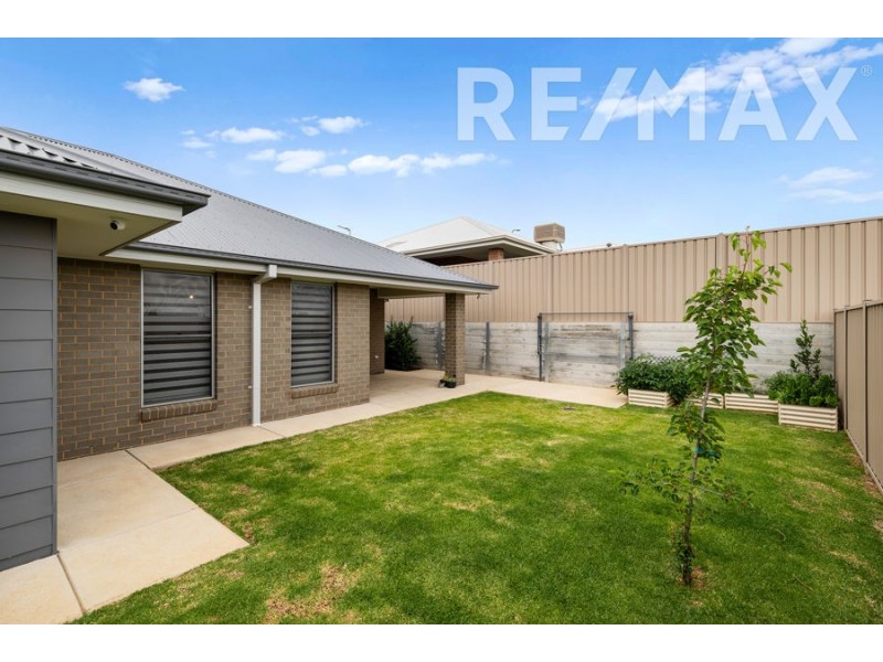 2/2 Exford Loop, Bourkelands NSW 2650