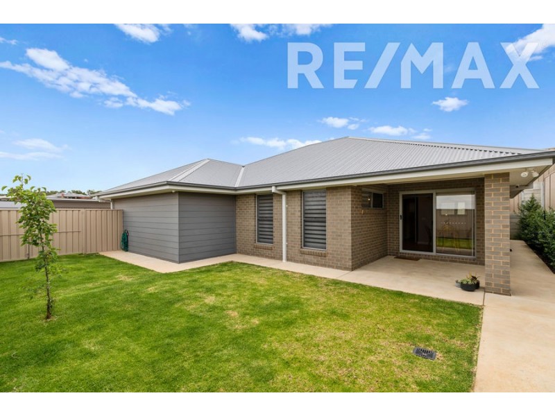 2/2 Exford Loop, Bourkelands NSW 2650