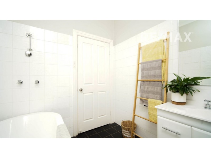 2 Rhoda Avenue, Wagga Wagga NSW 2650