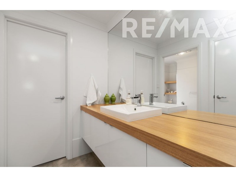 22 Pooginook Place, Bourkelands NSW 2650