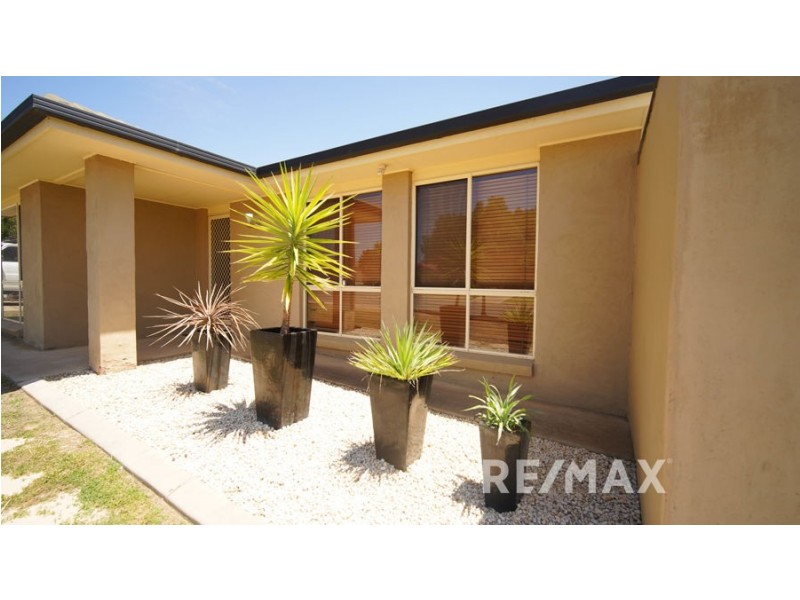 77 Dalman Parkway, Glenfield Park NSW 2650