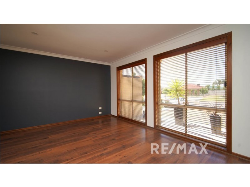 77 Dalman Parkway, Glenfield Park NSW 2650