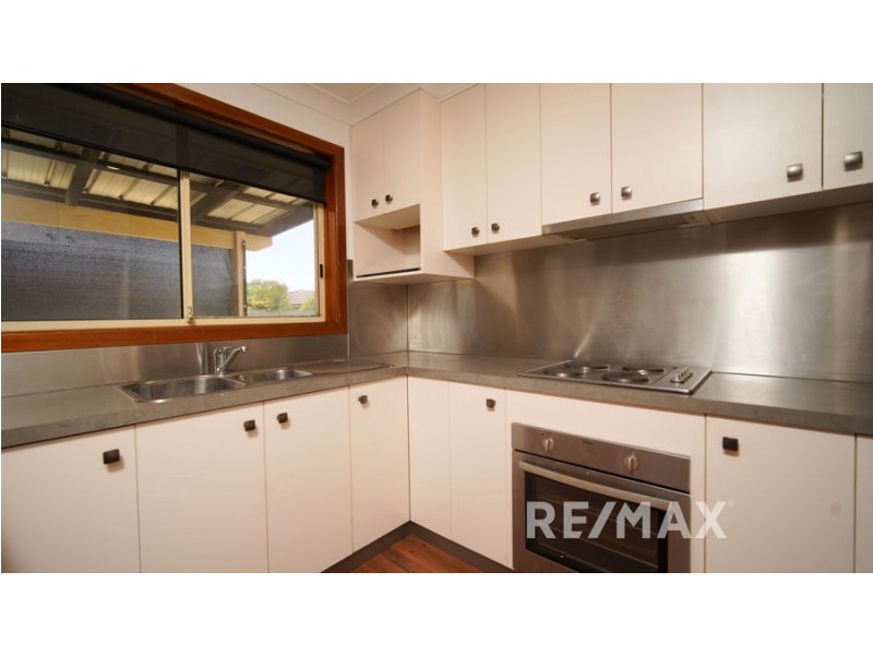 77 Dalman Parkway, Glenfield Park NSW 2650