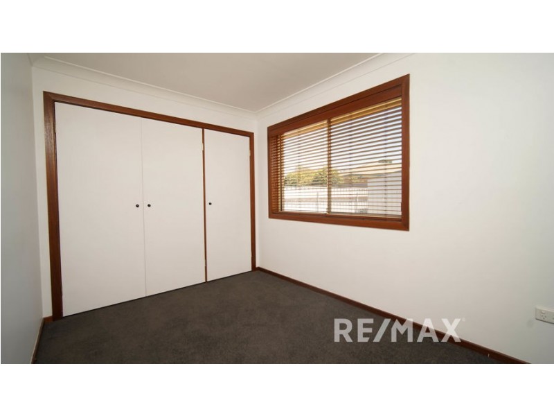 77 Dalman Parkway, Glenfield Park NSW 2650