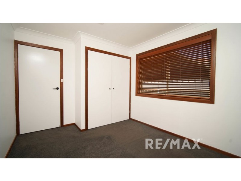 77 Dalman Parkway, Glenfield Park NSW 2650