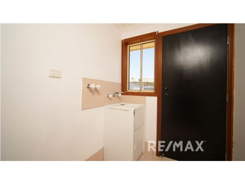 77 Dalman Parkway, Glenfield Park NSW 2650